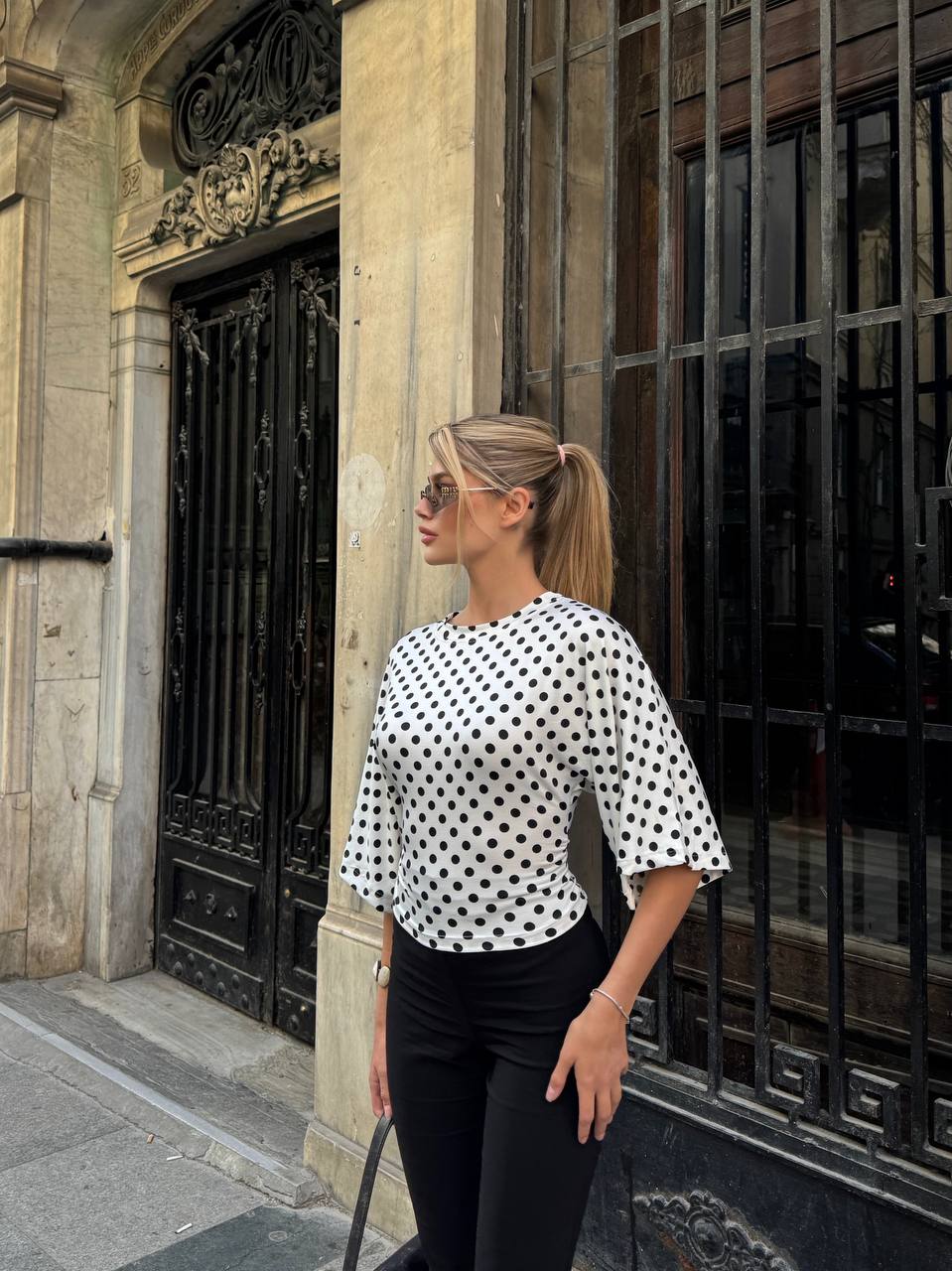 Black/white top