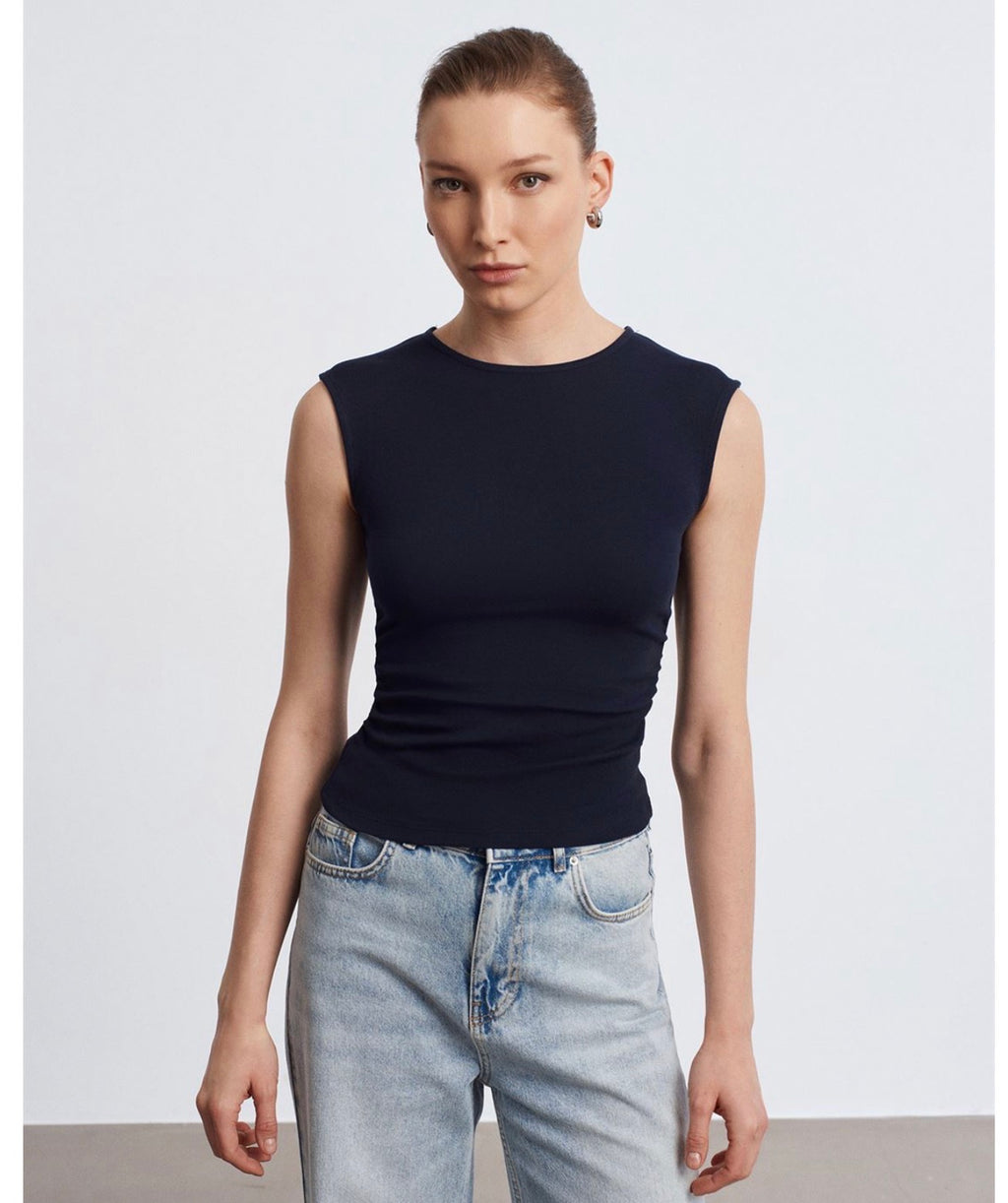 Colors top
