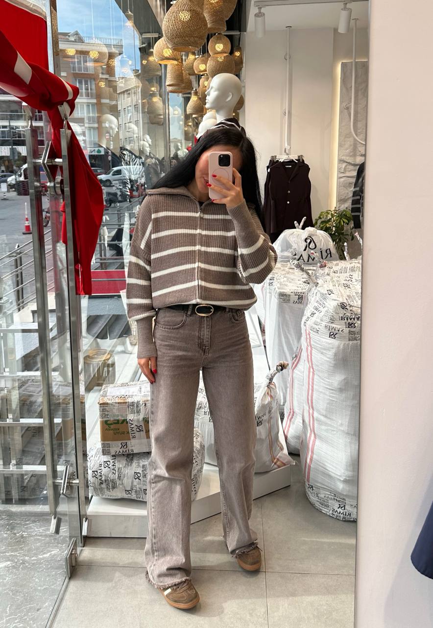 Beige/ grey top