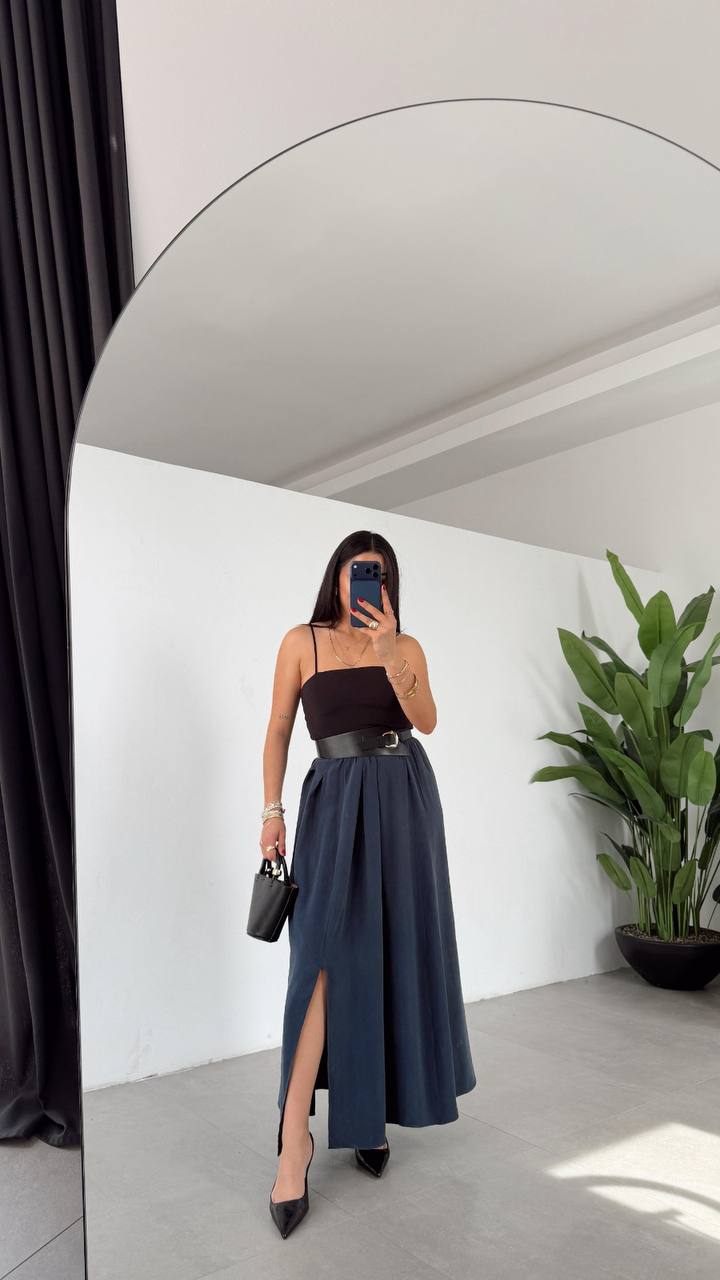 Brown / navy skirt
