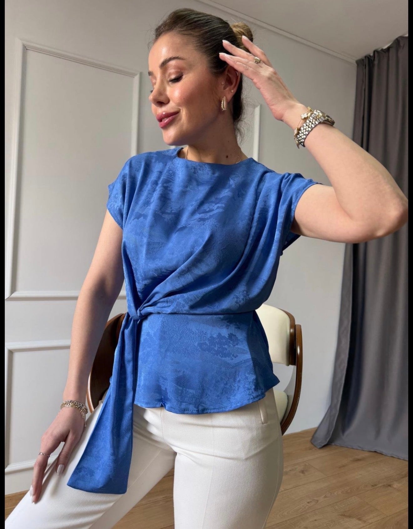 Blue/white top
