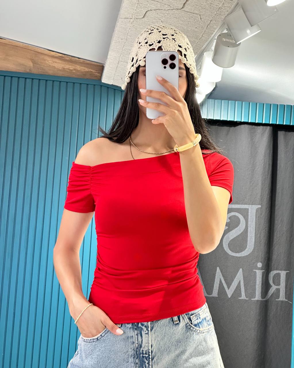 Red/Black/white top