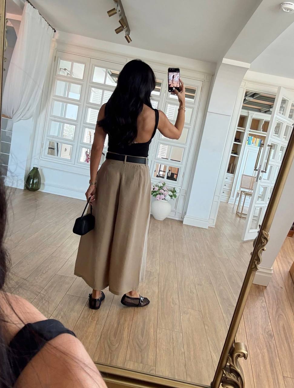 Black /Beige pants