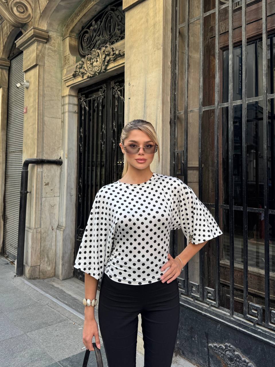 Black/white top