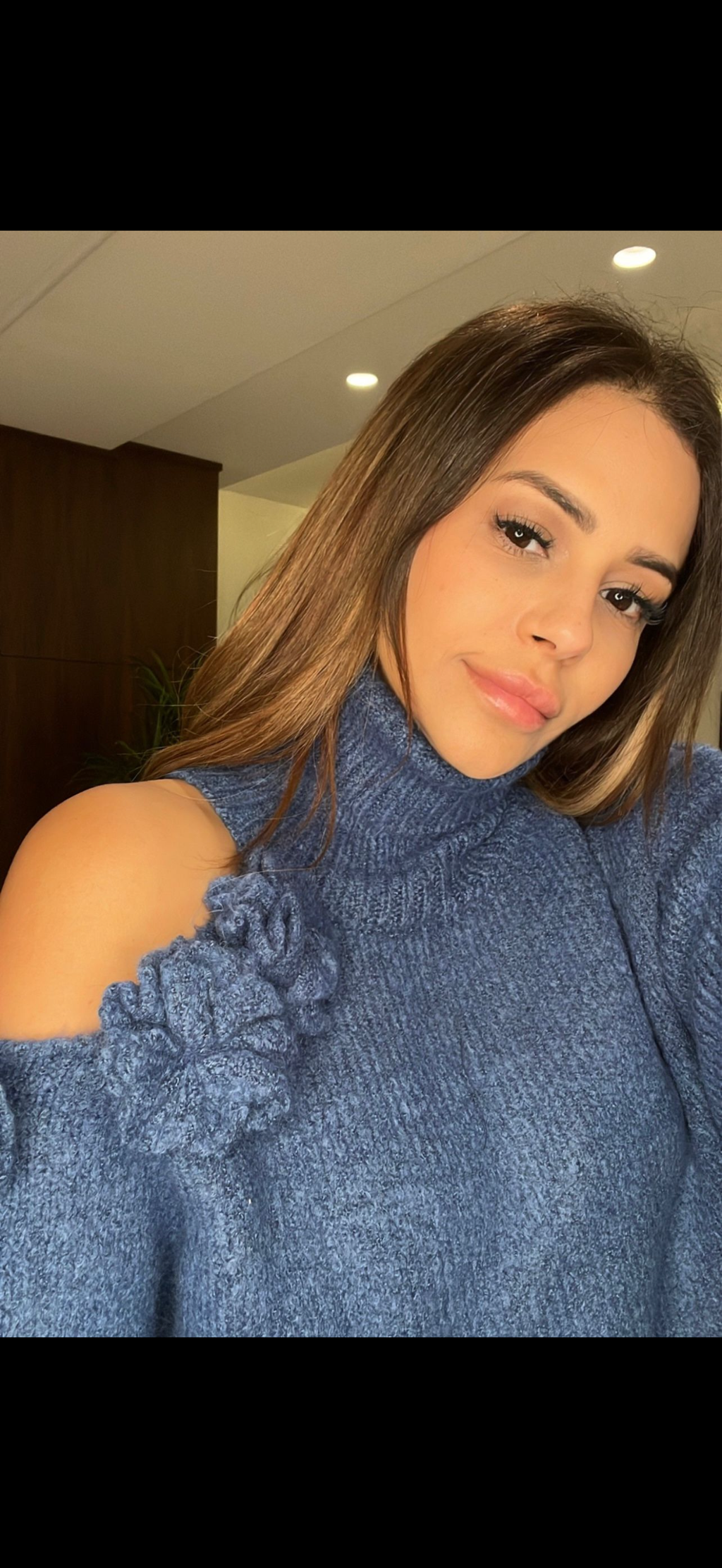 Burgundy / blue top
