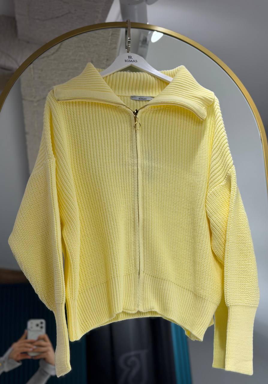 Red Yellow Light grey top