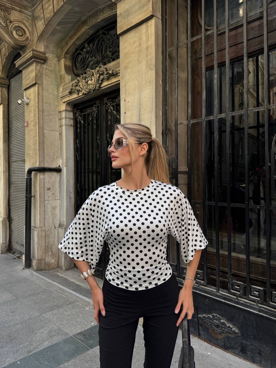 Black/white top